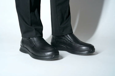 Robbins & Brooks Hinckley Black right-facing hero image