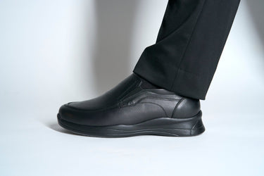 Robbins & Brooks Hinckley Black right-facing side view