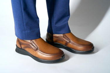 Robbins & Brooks Hinckley Tan right-facing hero image