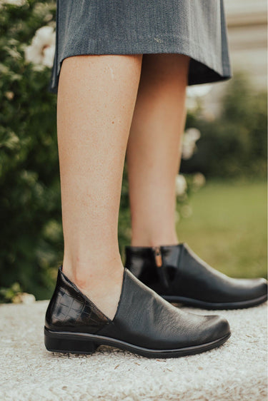 Shoes-Sisters - Naot Bayamo Aura Soft Black Lthr/Blk Croc