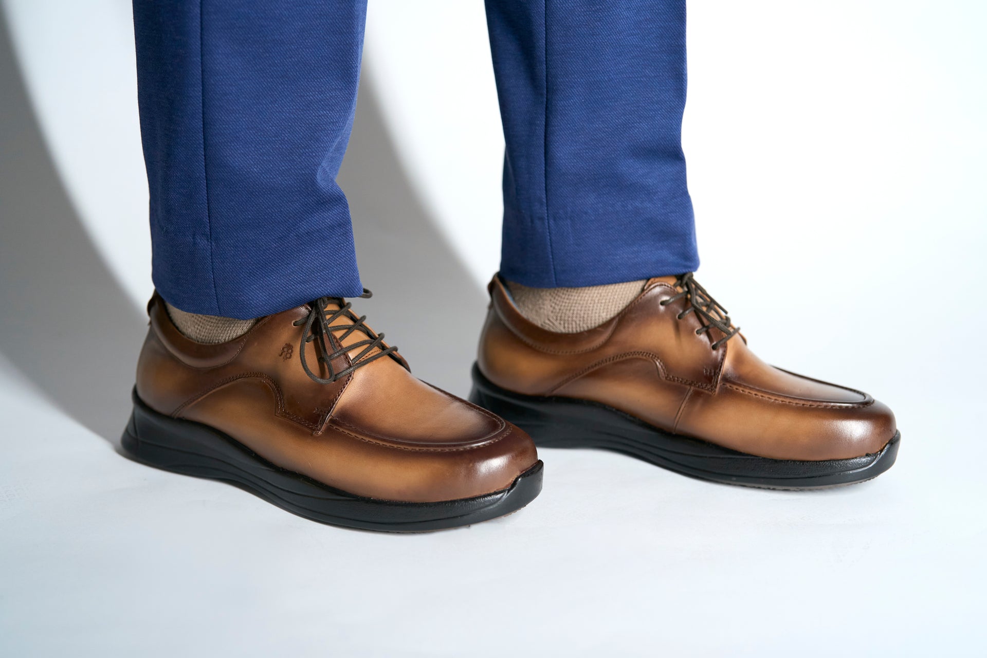 Robbins & Brooks Hammond Apron Toe Lace Up Tan