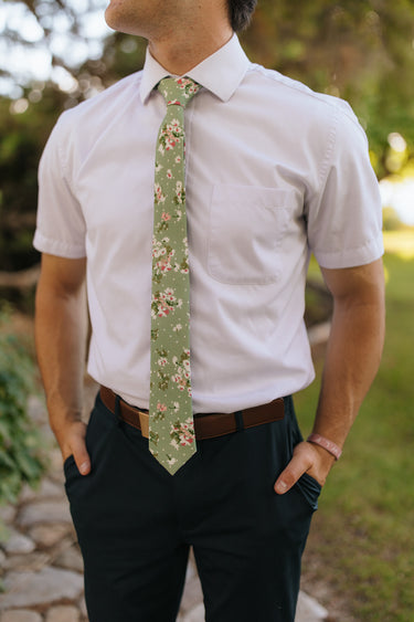 R&B Sage Tie w/ White & Pink Flower