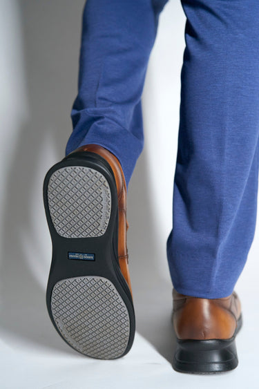 Robbins & Brooks Hinckley Tan single shoe straight on