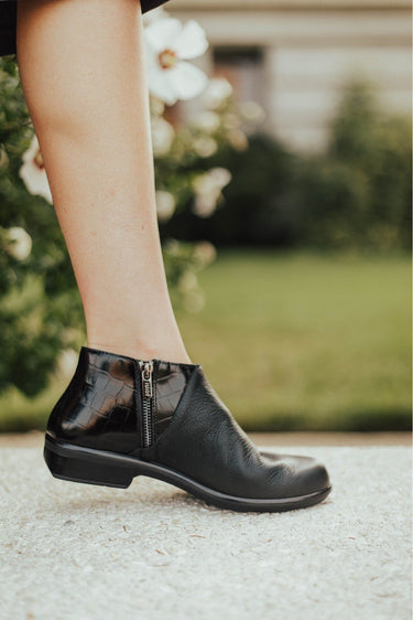 Shoes-Sisters - Naot Bayamo Aura Soft Black Lthr/Blk Croc