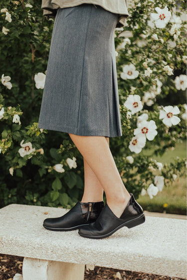 Shoes-Sisters - Naot Bayamo Aura Soft Black Lthr/Blk Croc